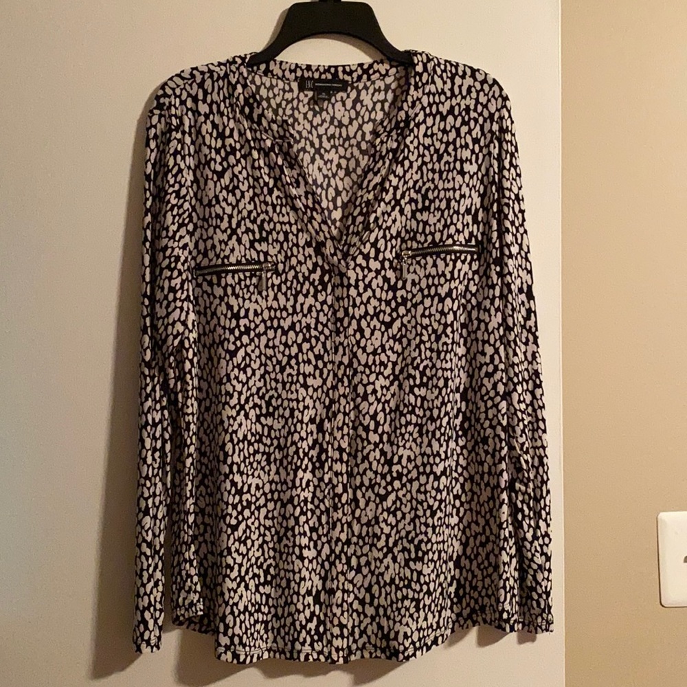 Inc - Like New Condition Black & White Long Sleeve Top
